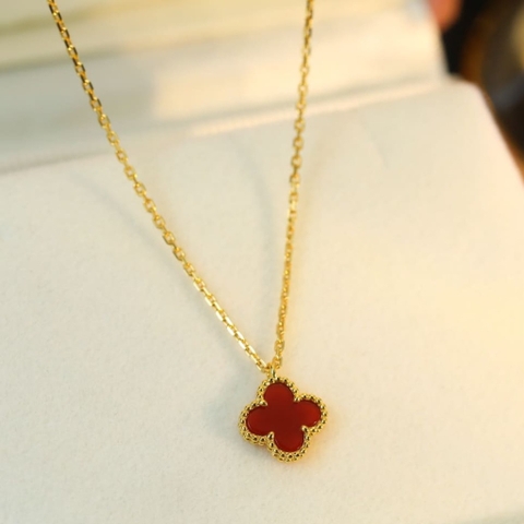 Vòng cổ Van Cleef & Arpels đá Carnelian vàng vàng 18K  (Liên hệ để biết giá)