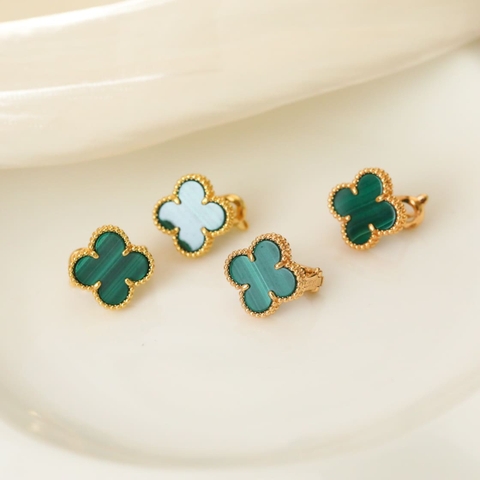 Bông tai Van Cleef & Arpels đá lông công Malachite vàng hồng 18K  (Liên hệ để biết giá)