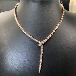 Dây chuyền hình con rắn bằng vàng hồng 18K Bulgari Serpenti Viper 8,21 carat đính kim cương nguyên khối (Liên hệ để biết giá)