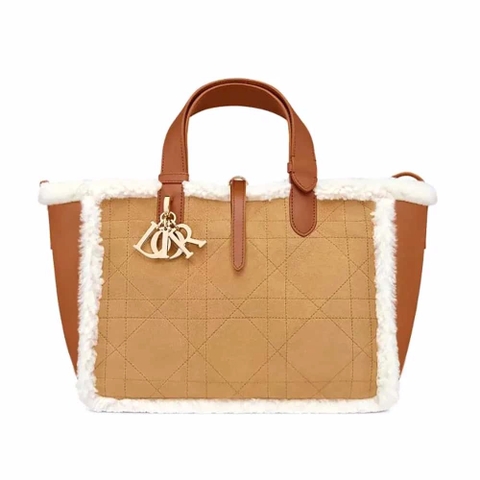 TÚI Dior Toujours Macrocannage da lộn và da cừu màu mộc cỡ trung