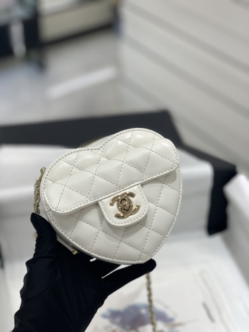 TÚI CHANEL 22S Heart White trắng da HAAS