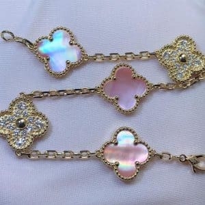 Vòng tay vàng vàng 18k đính 5 họa tiết Van Cleef & Arpels Vintage Alhambra màu hồng xà cừ và kim cương 18K  (Liên hệ để biết giá)