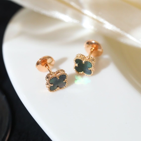 Bông tai Van Cleef & Arpels xà cừ vàng hồng 18K  (Liên hệ để biết giá)