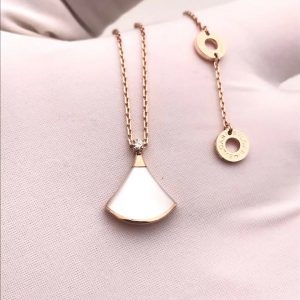 Vòng cổ BVLGARI Divas' Dream Diamond & xà cừ vàng hồng 18K
