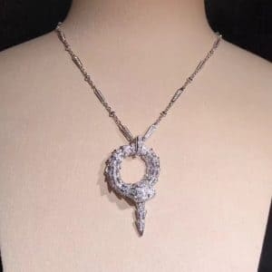 Dây chuyền mặt rắn lớn kim cương Bulgari Serpenti vàng trắng 18K (Liên hệ để biết giá)