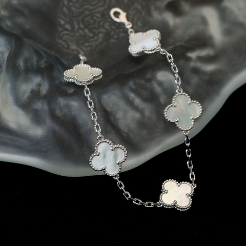 Lắc tay Van Cleef & Arpels ngọc trai vàng trắng 18K  (Liên hệ để biết giá)