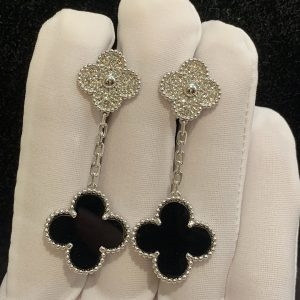 Bông tai Van Cleef & Arpels Magic Alhambra 2 Motif Onyx Kim cương vàng trắng 18K