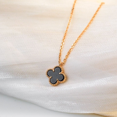 Vòng cổ Van Cleef & Arpels đá Onyx vàng vàng 18K  (Liên hệ để biết giá)