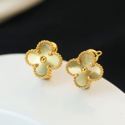 Bông tai Van Cleef & Arpels cỏ bốn lá may mắn vàng vàng 18K  (Liên hệ để biết giá)