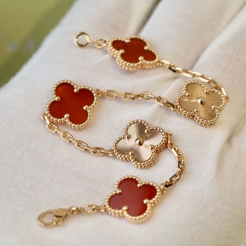 Lắc tay Van Cleef & Arpels đá Carnelian vàng hồng 18K  (Liên hệ để biết giá)