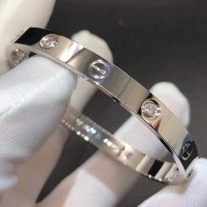 Vòng tay Cartier Love 4 viên kim cương vàng trắng 18K