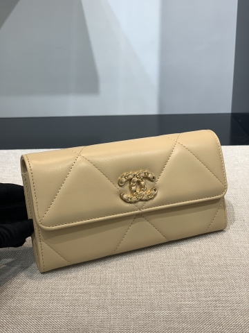 TÚI CHANEL 19 MINI LAMBSKIN CREAM SỮA DA HAAS