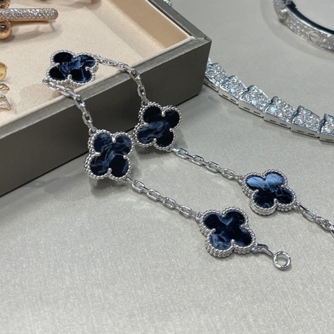 LẮC TAY VAN CLEEF & ARPELS PIETERSITE ĐÁ GIÔNG BÃO