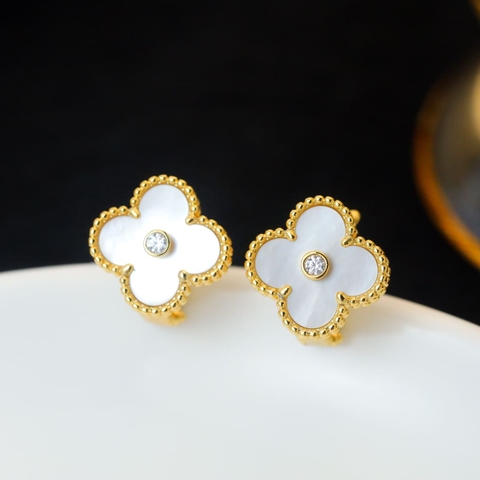 Bông tai Van Cleef & Arpels ngọc trai vàng vàng 18K  (Liên hệ để biết giá)