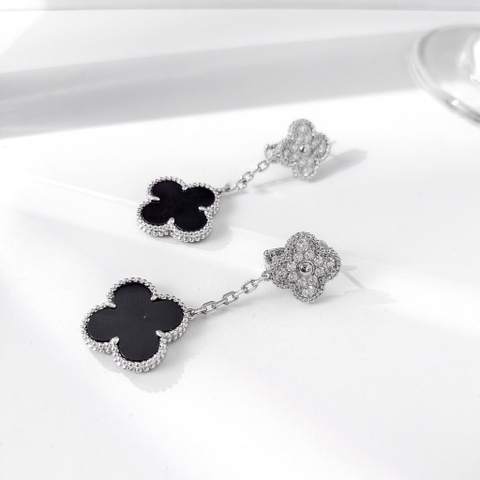 Bông tai Van Cleef & Arpels đá Onyx vàng trắng 18K  (Liên hệ để biết giá)