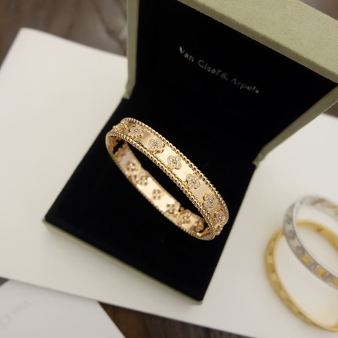 Lắc tay Van Cleef & Arpels Perlee diamond vàng hồng 18K  (Liên hệ để biết giá)