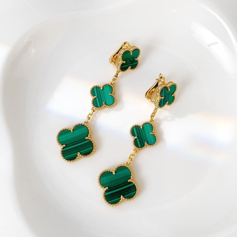 Bông tai Van Cleef & Arpels đá lông công Malachite vàng vàng 18K  (Liên hệ để biết giá)