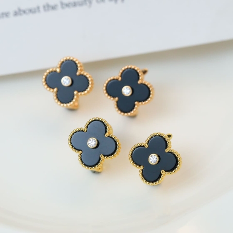 Bông tai Van Cleef & Arpels đá Onyx vàng hồng 18K  (Liên hệ để biết giá)