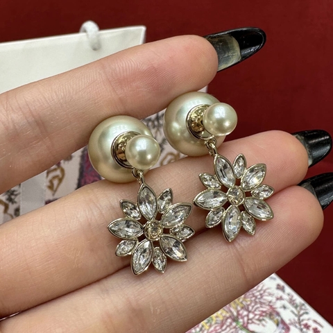 HOA TAI DIOR CD PEARLS FLOWERS TRIBALES