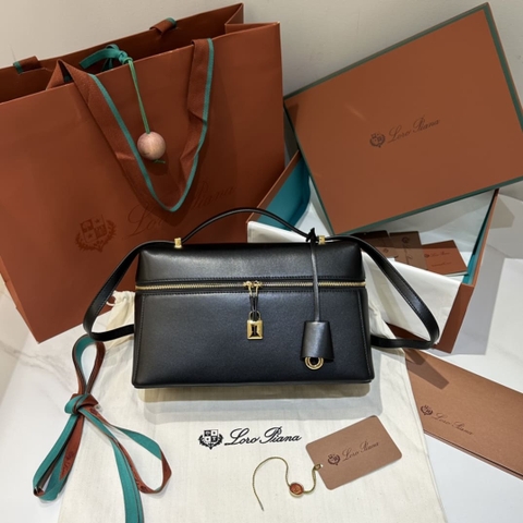 TÚI Loro Piana Women Extra bằng da bê màu đen