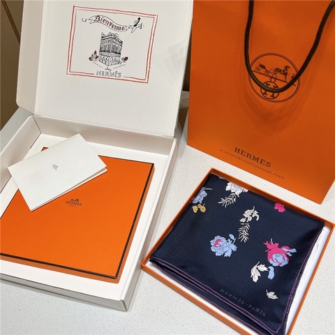 KHĂN Hermes Robe Legere Silk scarf