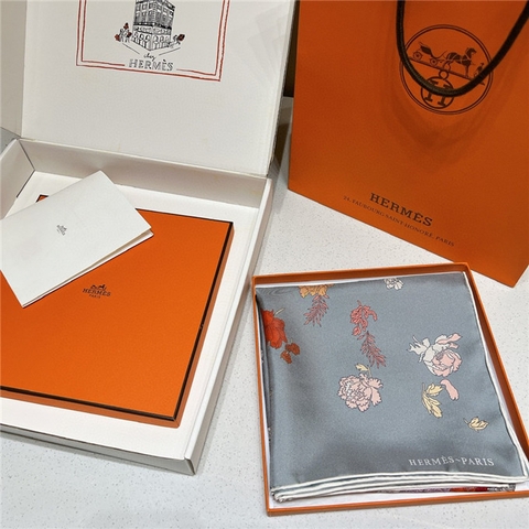 KHĂN Hermes Robe Legere Silk scarf