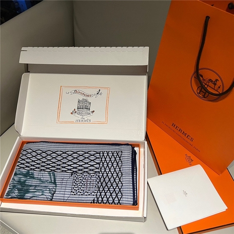 KHĂN Hermes Grand Theatre Nouveau Wool Blend scarf