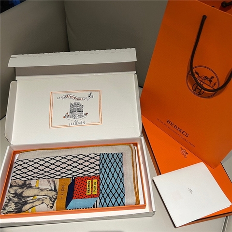KHĂN Hermes Grand Theatre Nouveau Wool Blend scarf