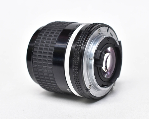 Nikon 28mm f/2 AIS