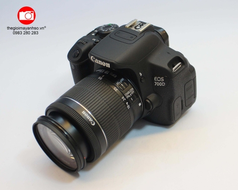 Canon 700D + Kit EF-S 18-55mm F/3.5-5.6 IS STM