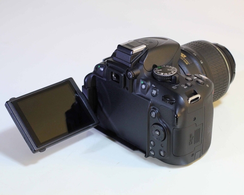 Nikon D5200 + Kit 18-55mm VR II