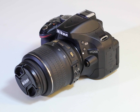 Nikon D5200 + Kit 18-55mm VR II