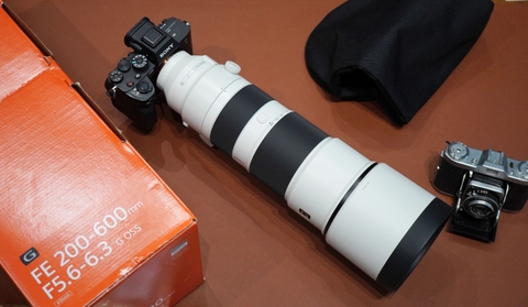 Ống kính Sony FE 200-600mm f / 5.6-6.3 G OSS