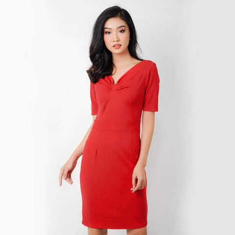 Nổi bật và sang trọng với đầm công sở ôm - body màu đỏ