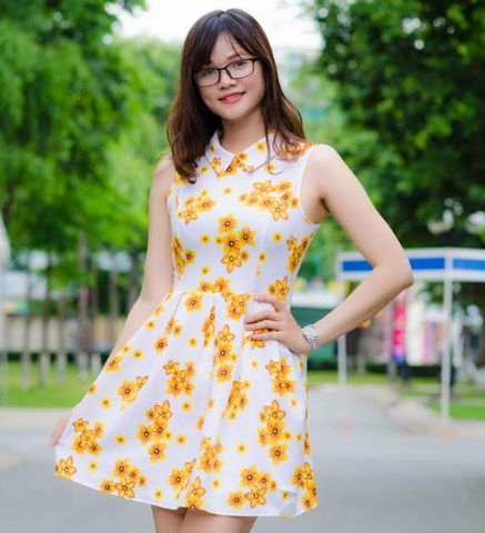 Thướt tha cùng đầm xòe họa tiết hoa nhẹ tênh đến công sở