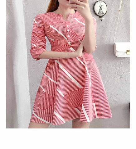 Sức sống mới cho nàng công sở với đầm công sở kẻ sọc nhiều màu