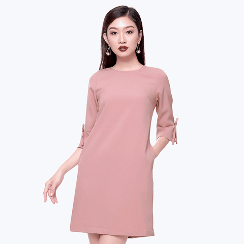 Váy suông tay cộc cách điệu phối màu hồng pastel | Váy Đầm
