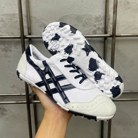 Giày Bóng Đá Bata Warrior Ráp Đế Rằn Ri TF - Trắng Đen