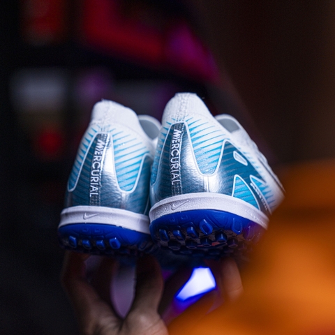 Giày Bóng Đá Nike Mercurial Vapor 16 Elite Trắng Xanh Hologram Cổ Lửng TF