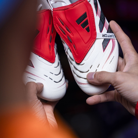 Giày Bóng Đá Adidas Predator 25 Elite Tongue Trắng Ngà Vạch Đen HQ FG
