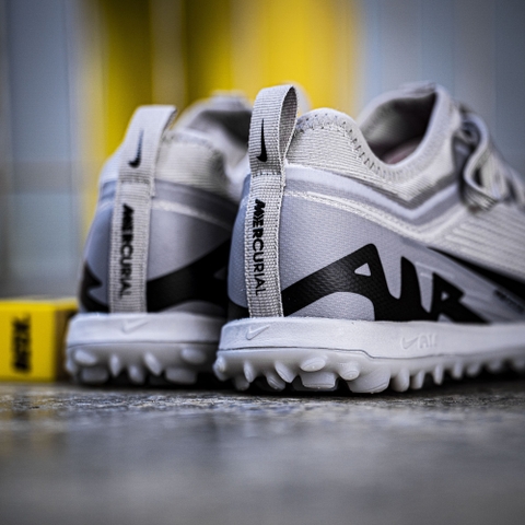 Giày Bóng Đá Nike Mercurial Vapor 15 Pro Xám Vạch Đen Cổ Lửng HQ TF