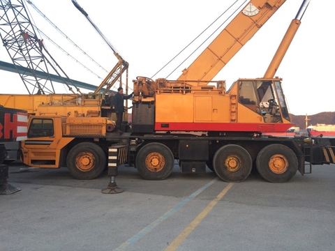 Sumitomo SA1200 120 tấn.
