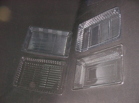 Plastic tray