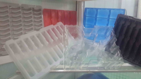 Plastic tray