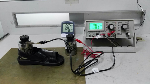 Máy đo điện trở bề mặt dạng búa