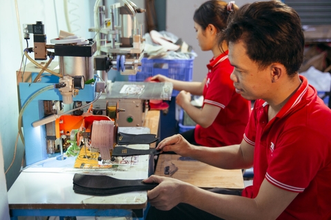 Quy trình sản xuất giày dép tại nguồn chuyên sỉ giày dép Thiên Hương