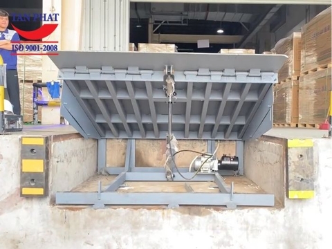 Hoàn thiện lắp đặt dock leveler 10 tấn Bắc Giang tại KCN Quang Châu 
