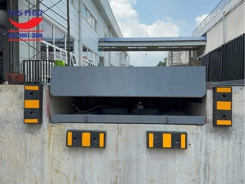 Dock Leveler 6 Tấn 2000x2000x500mm Lắp Đặt Tại KCN Lương Sơn, Hòa Bình