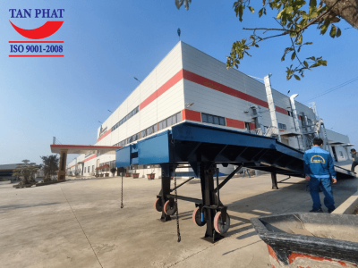 Yard Ramp di động – Cầu xe nâng hỗ trợ bốc xếp hàng hóa lên thùng container