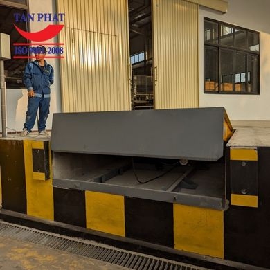 Dock leveler 10 tấn – Giải pháp ổn định cho kho vận hành tải nặng